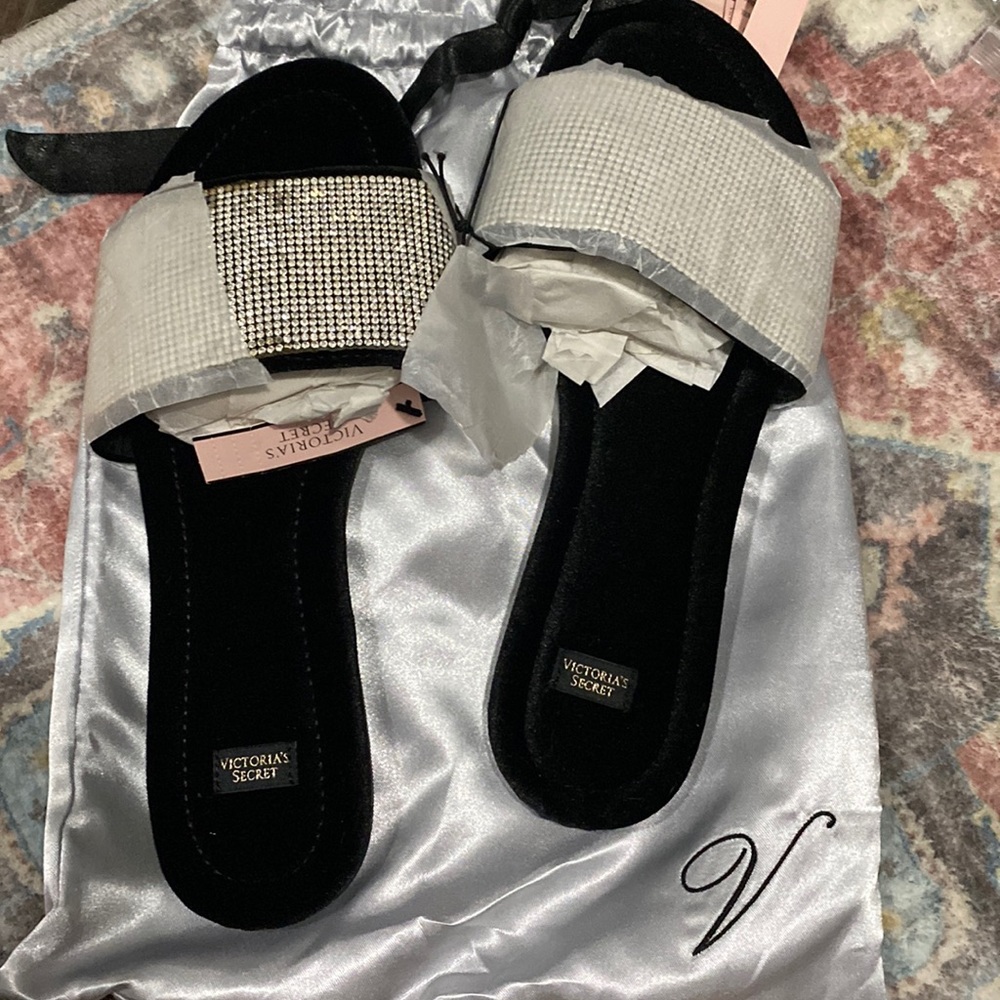 NWT, Victoria’s Secret, sparkly slippers